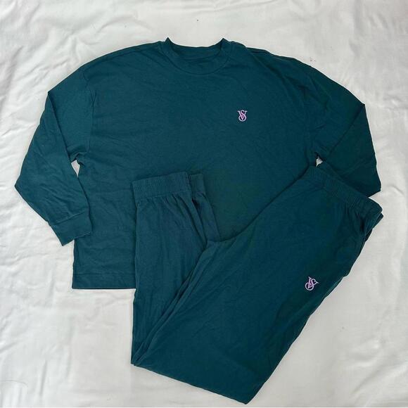 Victoria’s Secret Pijama Set - Picture 1 of 4